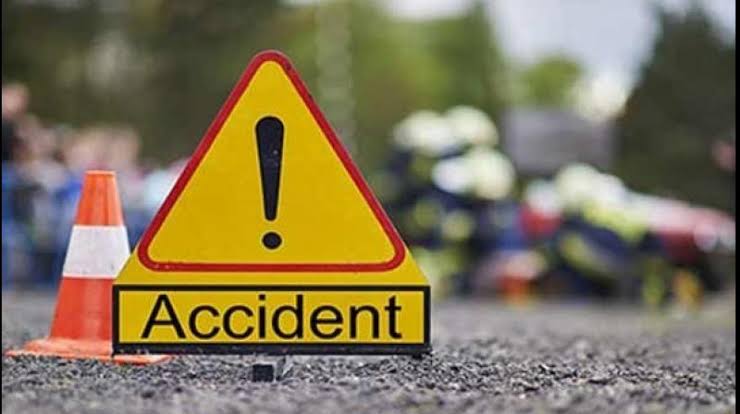 11 persons returning from Baba Nagri Shrine injured in Road Mishap.