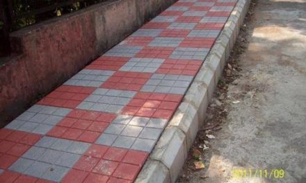 Srinagar Police conducts drive against footpath and road encroachments