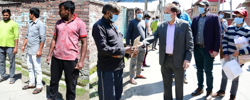 DC Ganderbal distribute masks at Industrial estate,’Life protecting gears provided to frontline workers