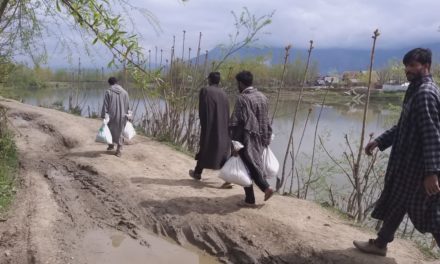 Army Distribute kits, food items in Hajin villages