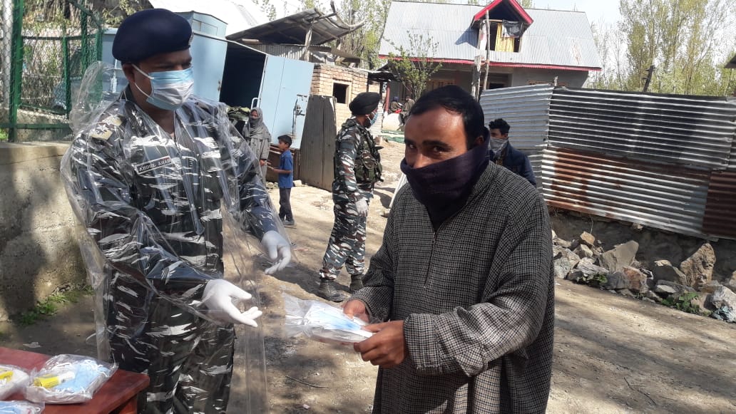 45 BN CRPF Distributes hundreds of Preventive Kits at Zalpora Sumbal