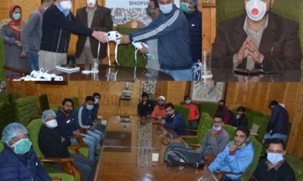 DDC Shopian Interacts with Media Persons and Distributes some safety items