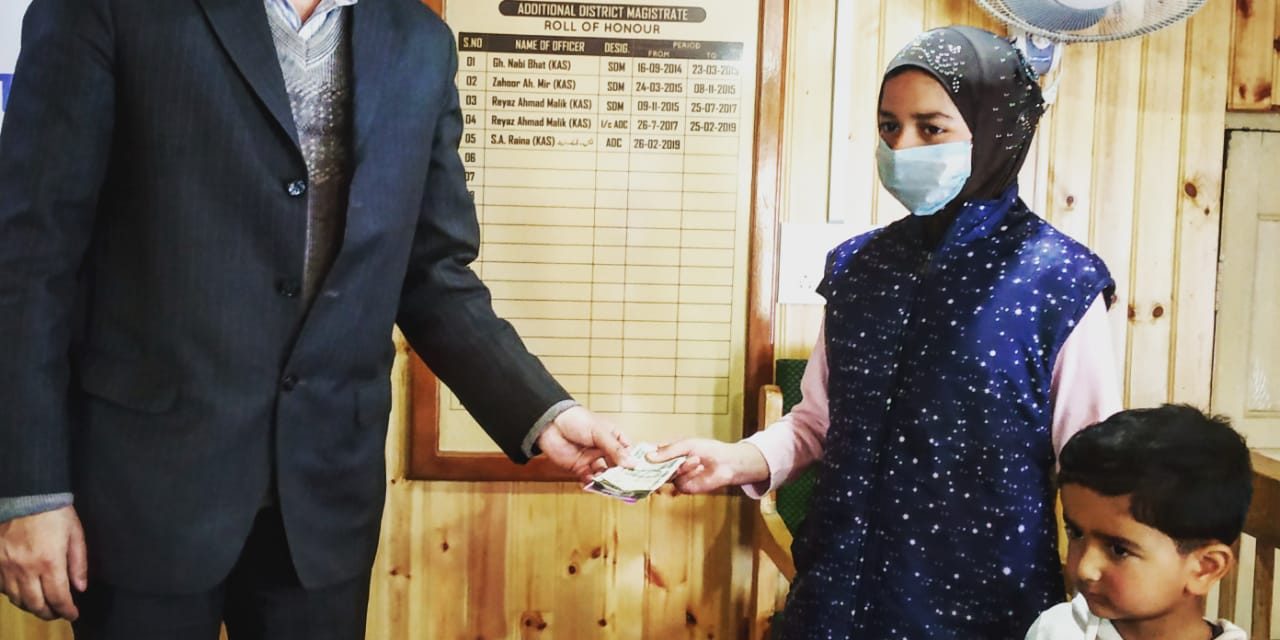Siblings in Tral donate Rs 10,000 to ADC for COVID-19 fund