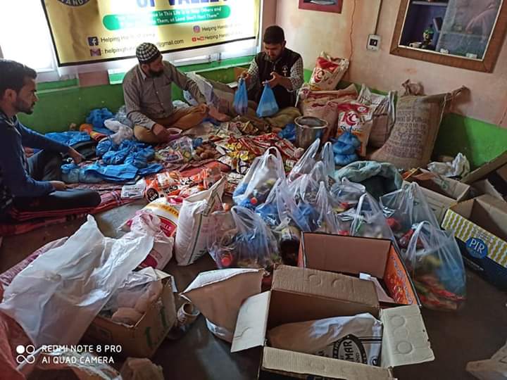 Covid-19:NGO Helping Hands of Valley distributes ration among Poor families in Ganderbal amid  lockdown
