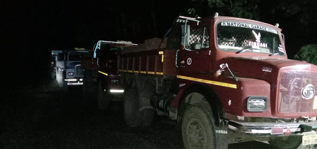 Ganderbal Police seized 07 commercial vehicles and arrested seven tipper drivers