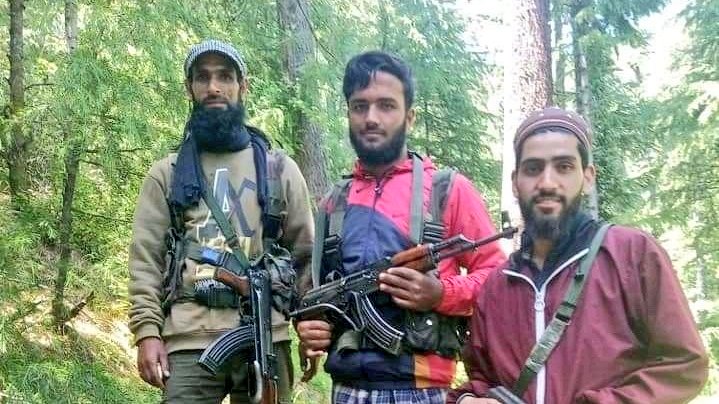3 youth whose pictures with weapons went viral held in Kupwara