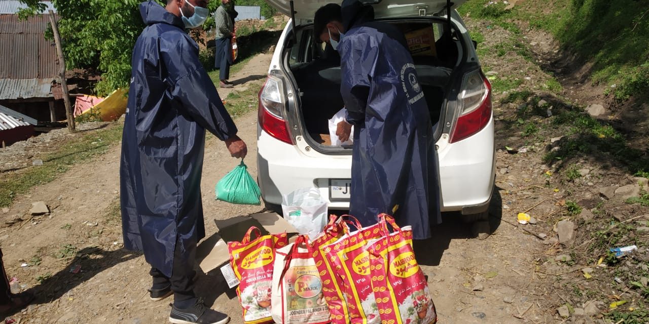 CoViD-19: Ansar-Ul-Masakeen distribute food kits among needy in Tral