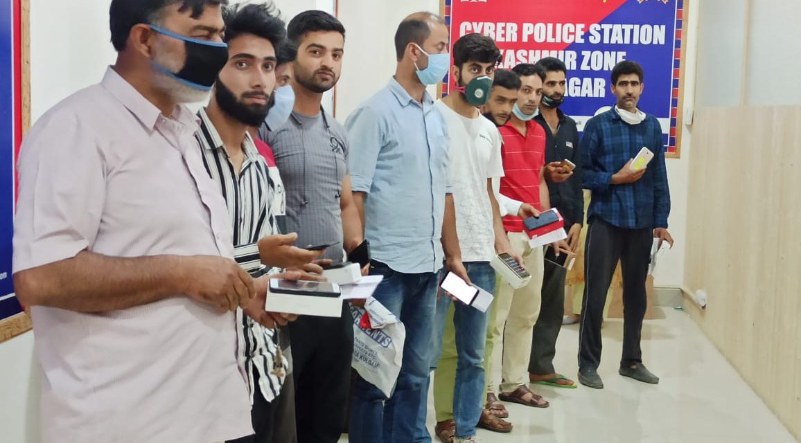 Cyber Police Kashmir recovered and handed over missing mobile phones worth lakhs of rupees