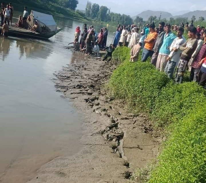 Mother, daughter drown in river Jhelum in Anantnag;Rescue operation launched to retrieve bodies