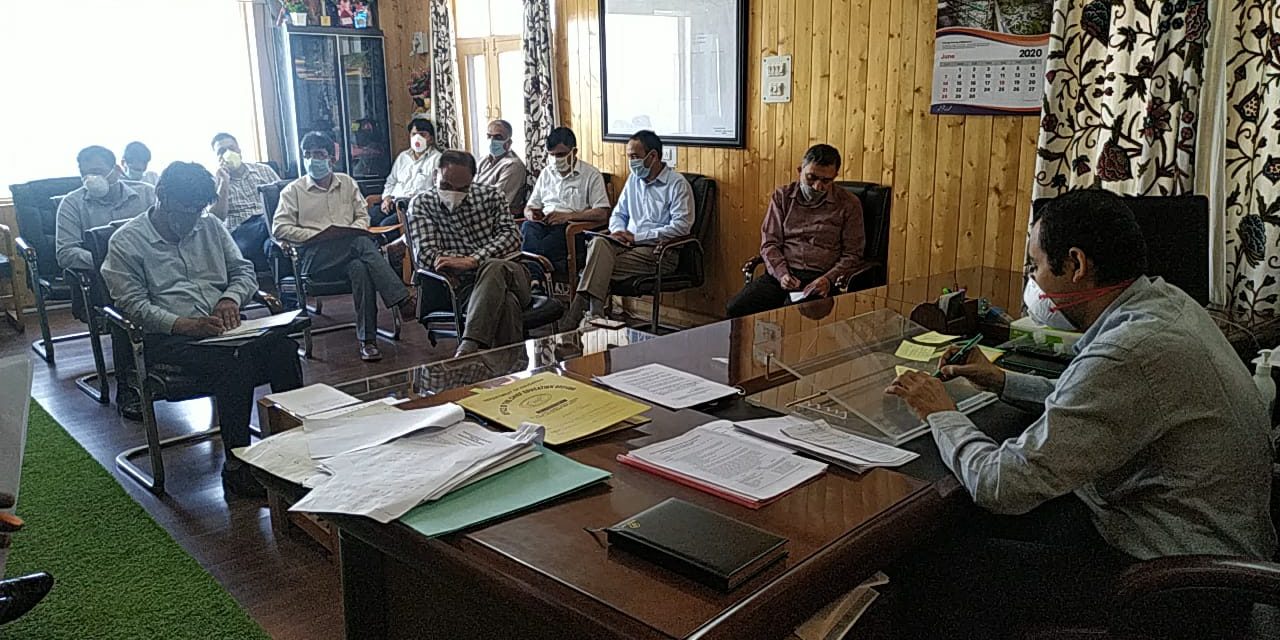 DDC Bandipora stresses on scientific, sustainable extraction of minerals from Water Bodies