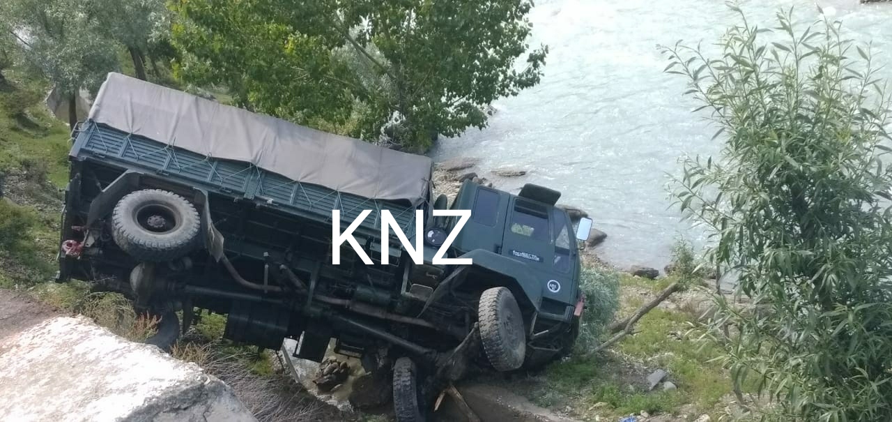 Army vehicle falls into Nallah Sindh in Hayan Kangan