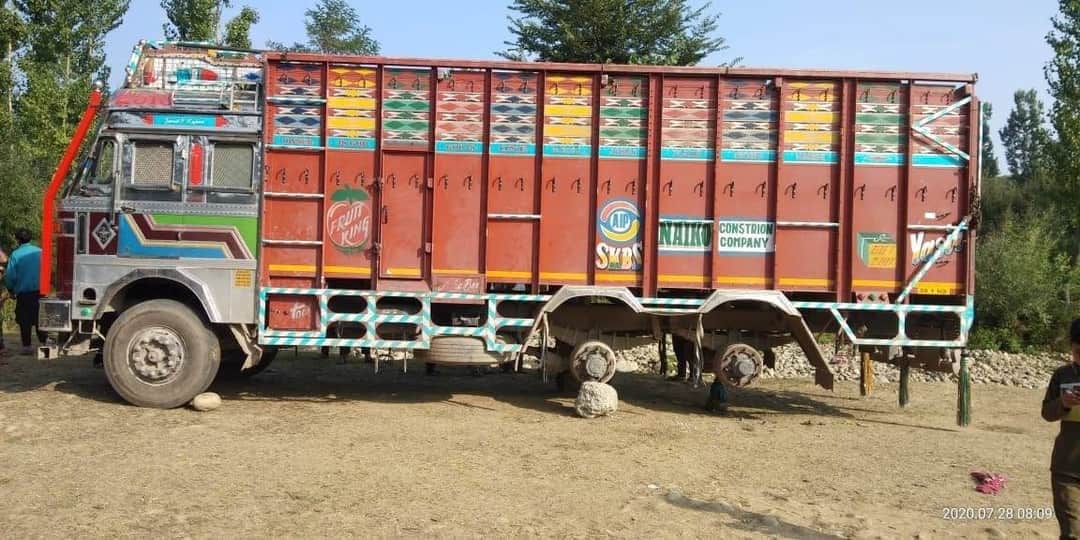Truck stolen but found without tyres in Kulgam