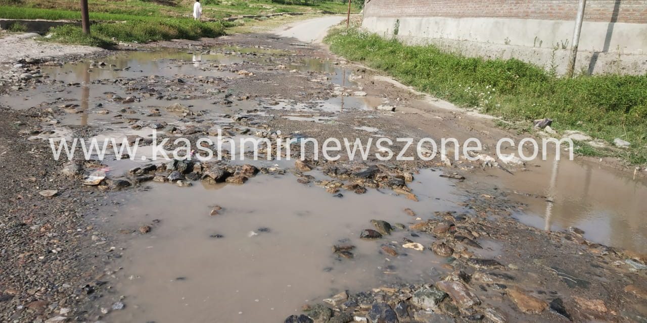 Chappergund-Gutlibagh road in dilapidated conditions, Adminstration in Ganderbal turns blind eye