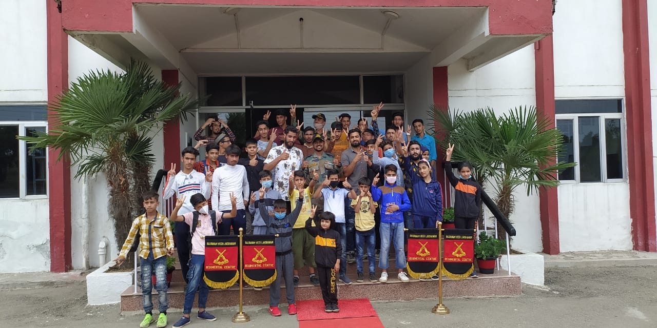 Army organises student tour