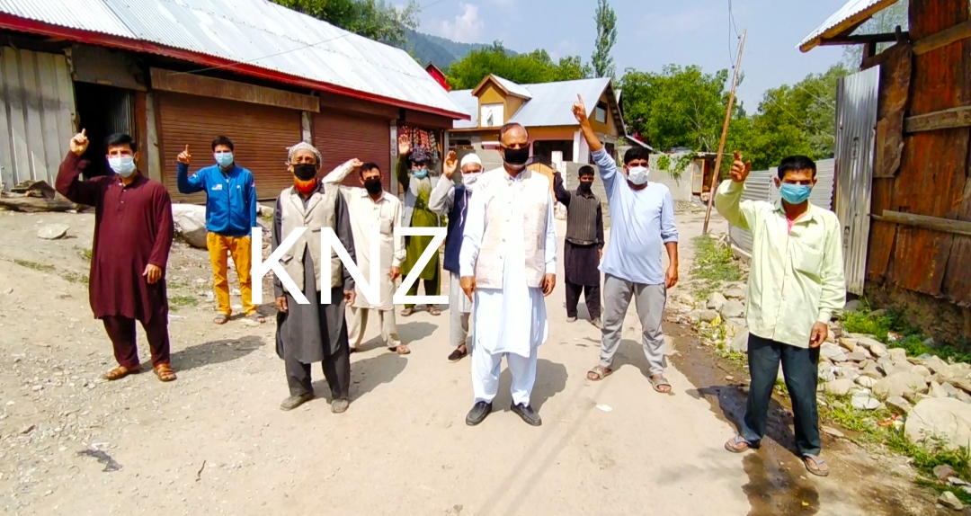 People protest in Hayan Kangan, demand macadamisation and widening of link road;Appealed LG to Intervene in the matter