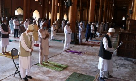 Jamia Masjid reopens for prayers after 150 days,“Emotional scenes witnessed; people demand immediate release of the Mirwaiz”