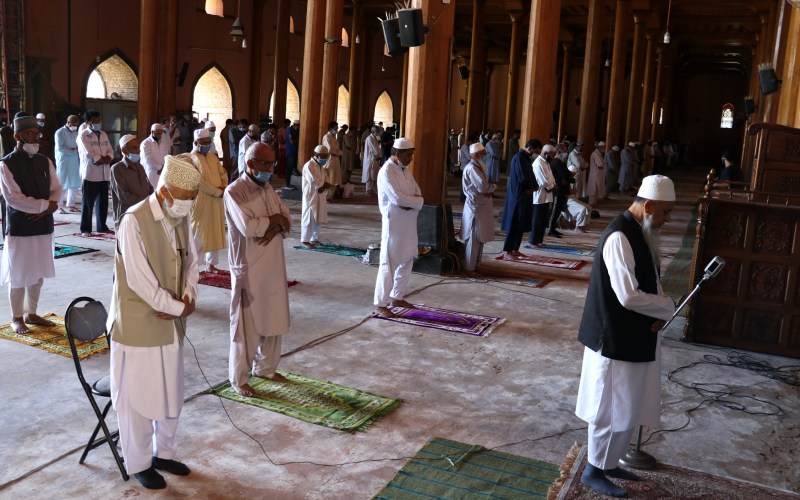 Jamia Masjid reopens for prayers after 150 days,“Emotional scenes witnessed; people demand immediate release of the Mirwaiz”
