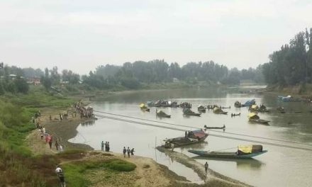 Labourer drowns while extracting sand from Jhelum in Pulwama