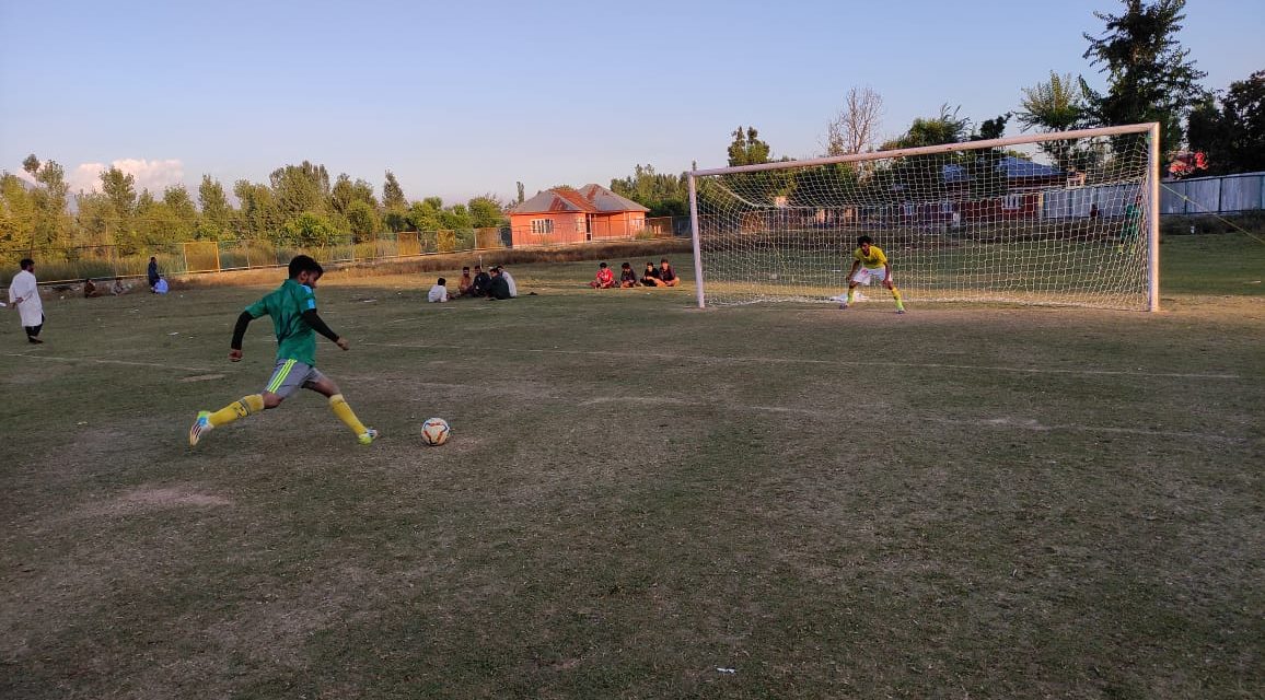 Chinar Football league continuosly playing matches in Vijpara Hajin