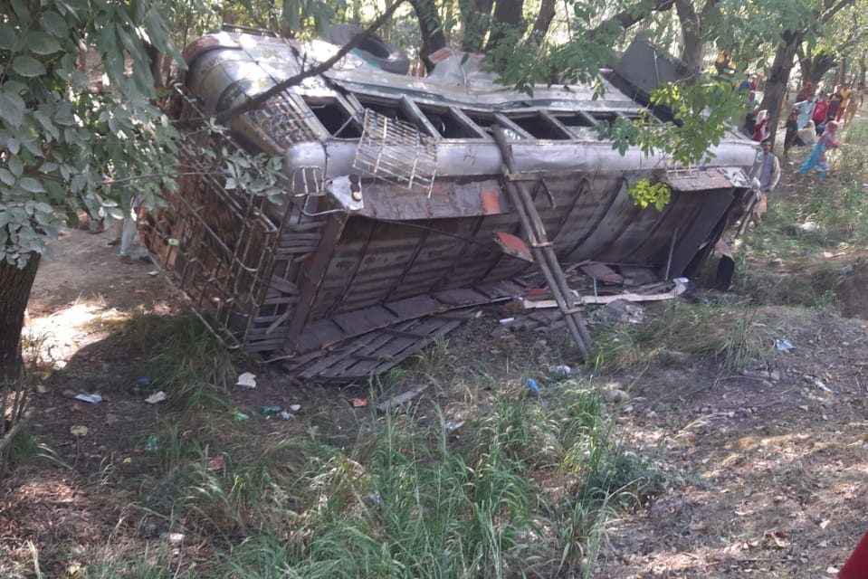 6 women among 10 injured as bus turns turtle in Kupwara