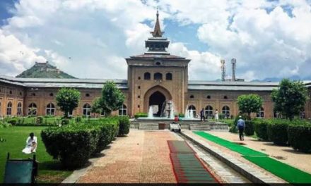 Jamia Masjid Srinagar to reopen for prayers from 18th August 2020 Strict adherence to guidelines, wearing facemask, maintaining physical distance must.