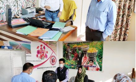 ADC Bandipora makes surprise inspection of Govt Offices; put 16 employees, 5 District Officers on notice