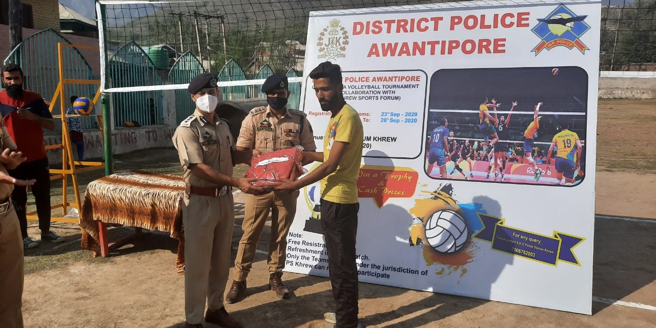 Awantipora Police inaugurates Volleyball tournament at Khrew