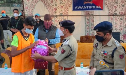 Awantipora police distributes sports kits among football teams