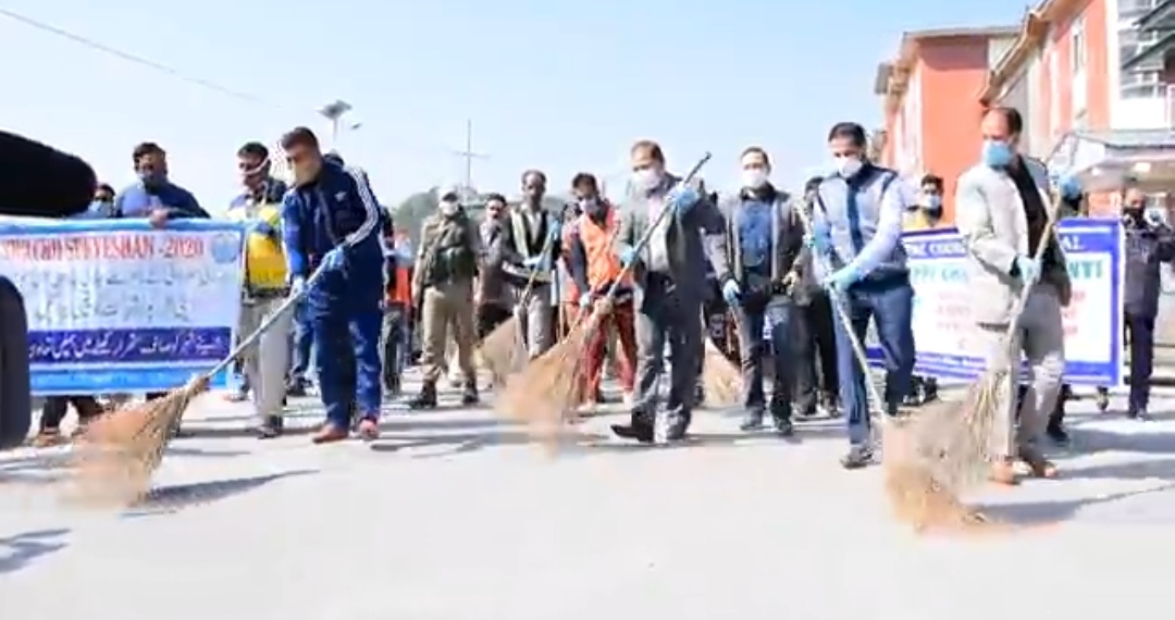 DC Ganderbal launches cleanliness drive on Gandhi Jayanti