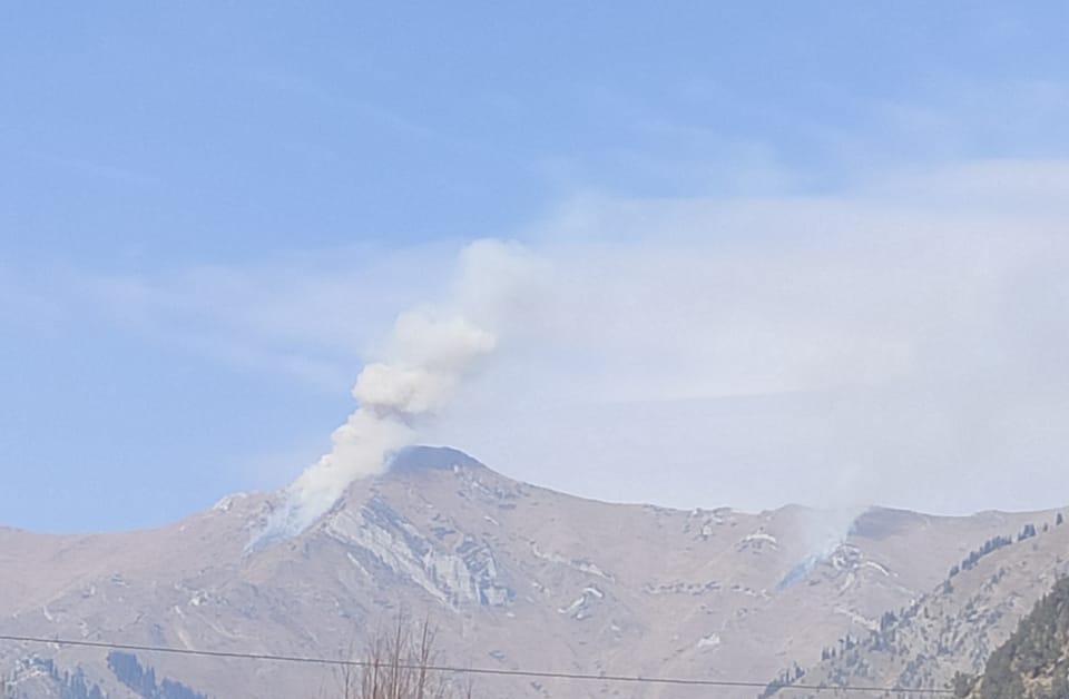 Indo-Pak armies trade gunfire along LoC in Tangdhar, Uri sectors in north Kashmir