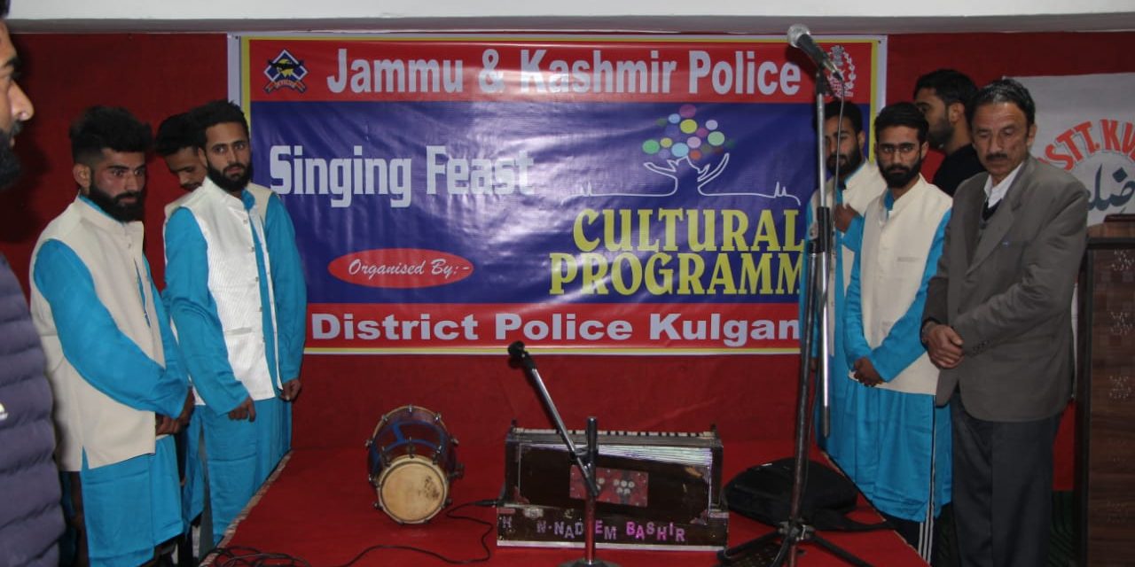 Kulgam police organizes cultural programme