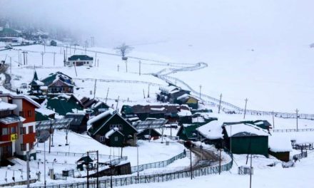 Gulmarg receives fresh snowfall, temp drops below normal