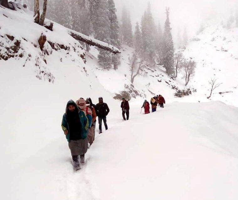 10 people trapped in snowfall in J-K recused