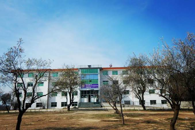 SSM college of engineering and Technology Parihaspora charges disproportionate fee allege students