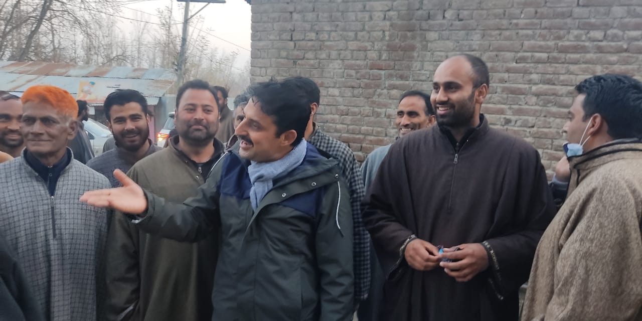 Putting PAGD aside, Yasir Reshi starts campaigning for his own candidate in Sumbal