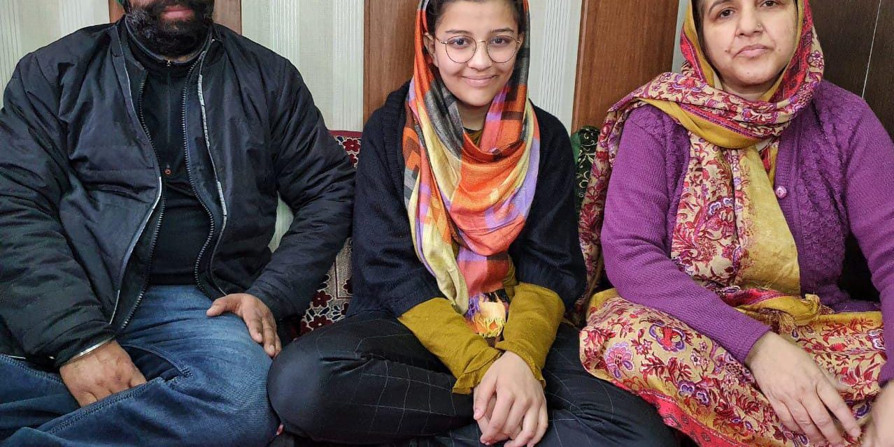 15-yr-old Sikh girl from Baghat makes Kashmir proud, wins Rs 25 lakh in famous KBC show