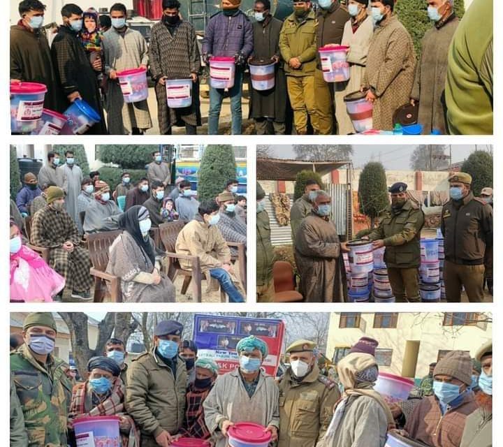 Ganderbal Police Distributes COVID-19 Kits Among Bpl Families