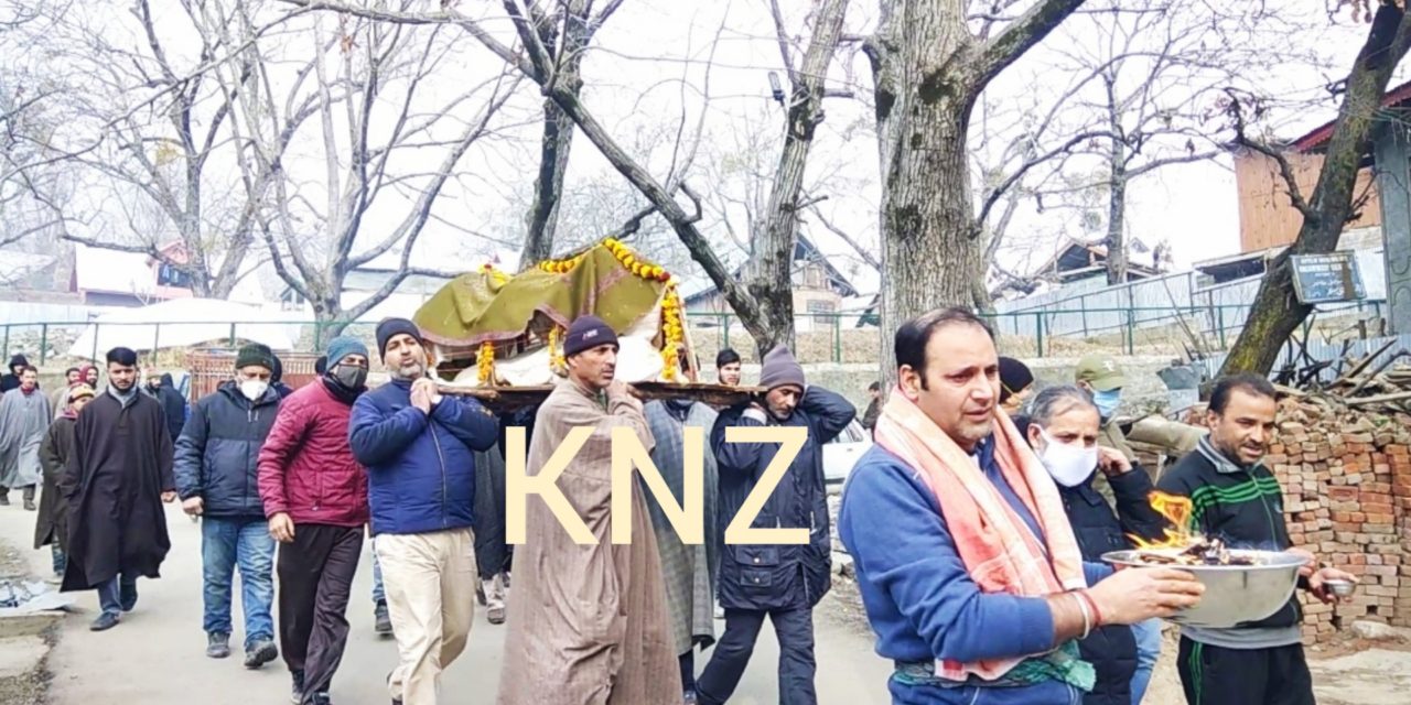 ‘We Do Not Believe in Hate’- Muslims Perform the Last Rites of Kashmiri Pandit in Ganderbal