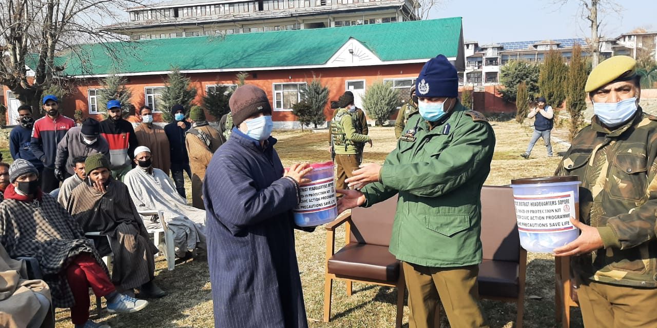 Police distributes Covid-19 safety kits among poor and needy families in Sopore