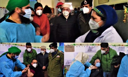 DC Ganderbal kick starts Covid-19 vaccination drive in district