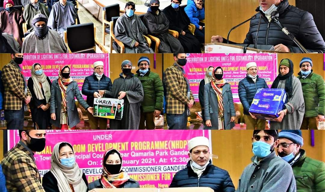 DDC Ganderbal distributes over 67 Solar Lighting Units among weavers of district