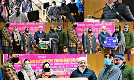 DDC Ganderbal distributes over 67 Solar Lighting Units among weavers of district