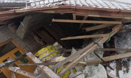 Snowfall: Residential house damaged in Ganderbal, family rescued
