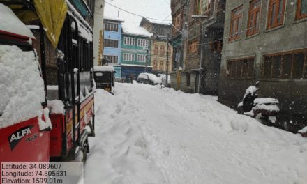 After 3 days no snow clearance from link roads in Srinagar