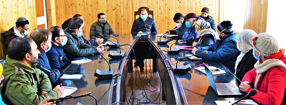 DDC Ganderbal finalizes arrangements for Covid-19 vaccination drive