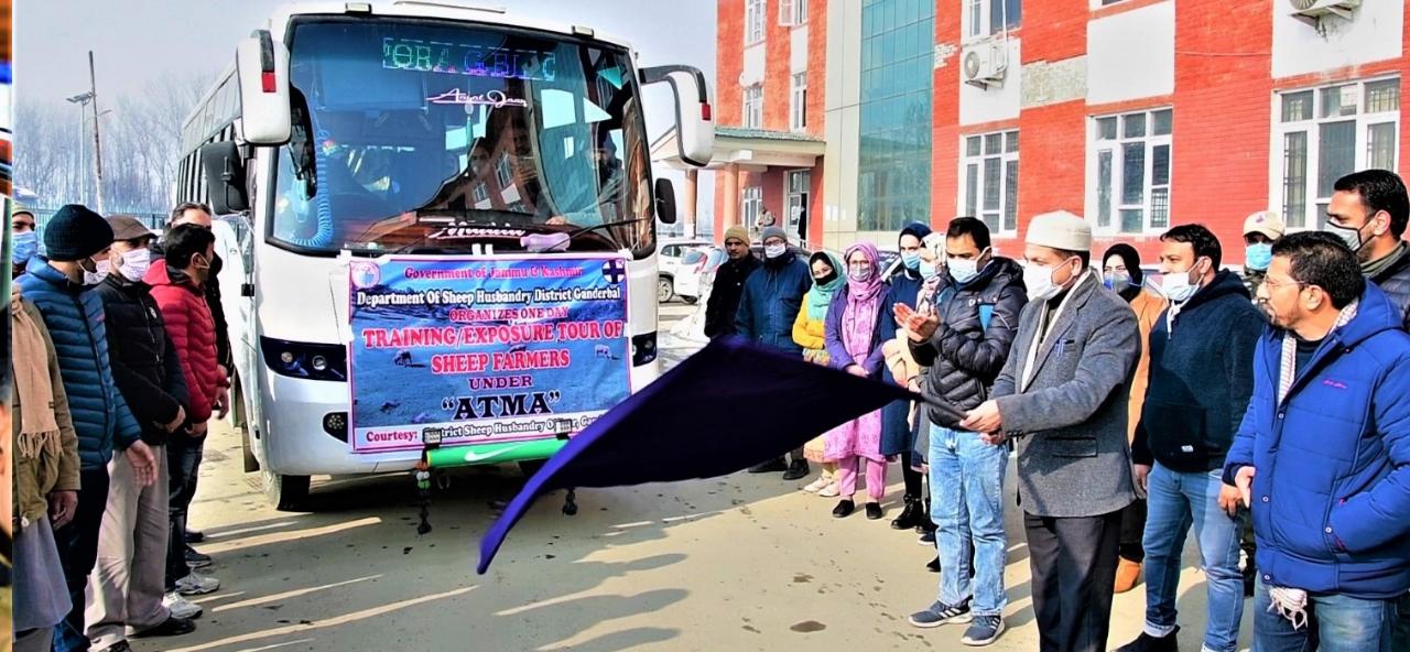 DC Ganderbal flags-off exposure tour for sheep breeders