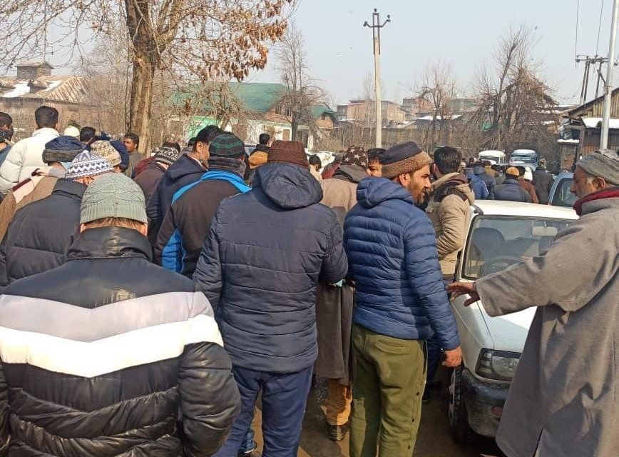 Massive cut in ration quota and deleting non-Adhar card holders from registered portal: Food employees stage protest