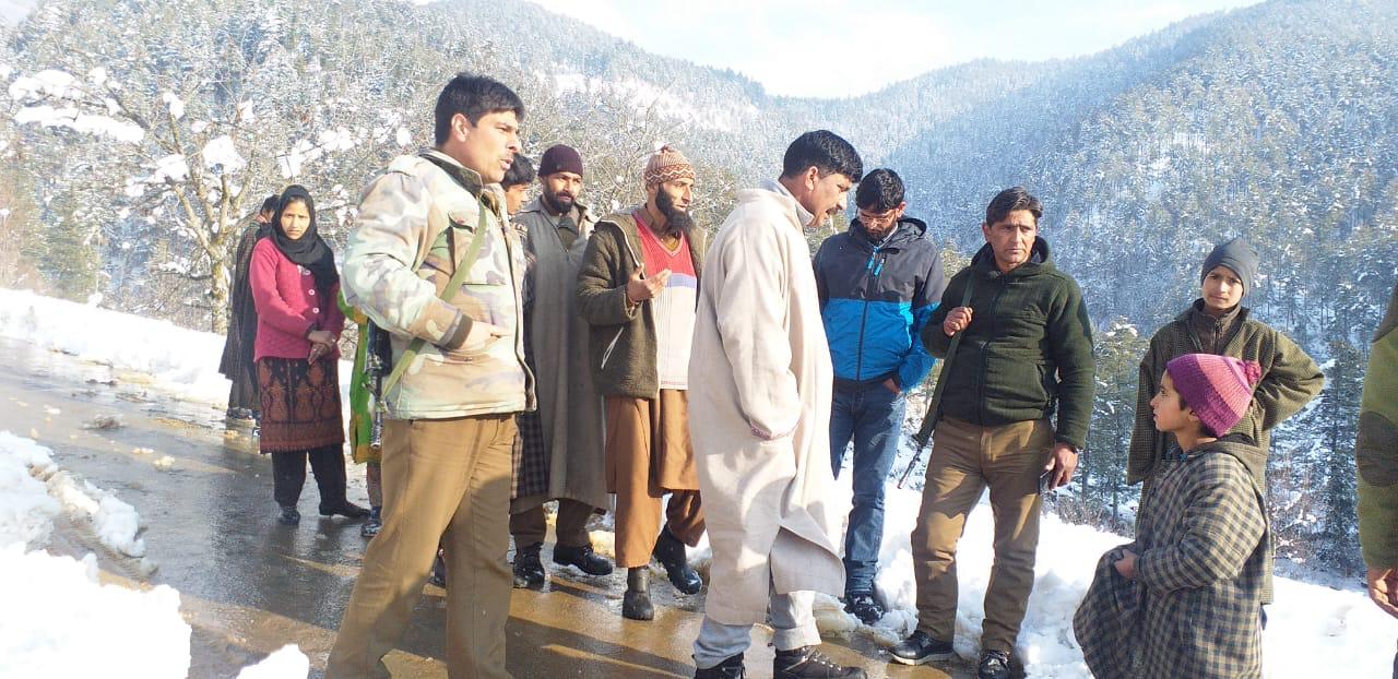 DDC member, BDC chairperson evacuate lady patient to hospital in their personal vehicle in Bandipora