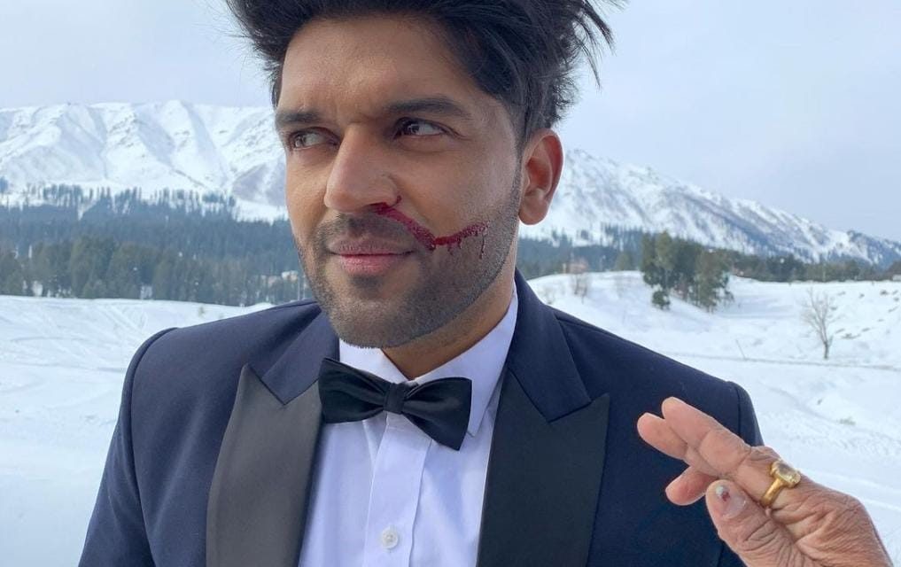 Punjabi singer Guru Randhawa suffers nose bleed during Kashmir’s sub-zero shooting