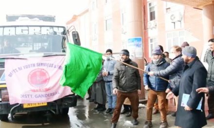 DC Ganderbal flags off group of students to Gulmarg for Snow Skiing Course